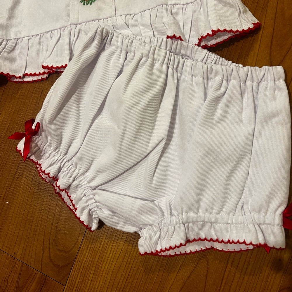 Lillie & Lilah Cecelia Wreath Smocked Diaper Set - Picture 3 of 6